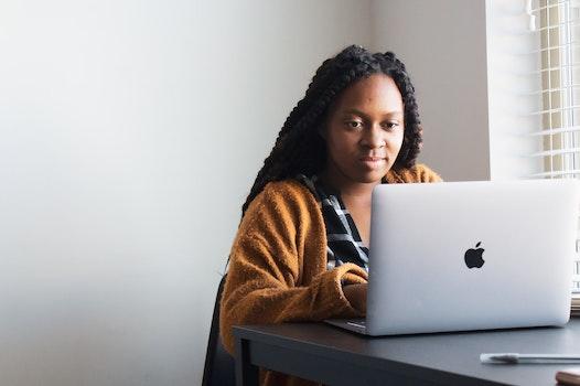 A future NY teacher explores scholarships on her laptop.